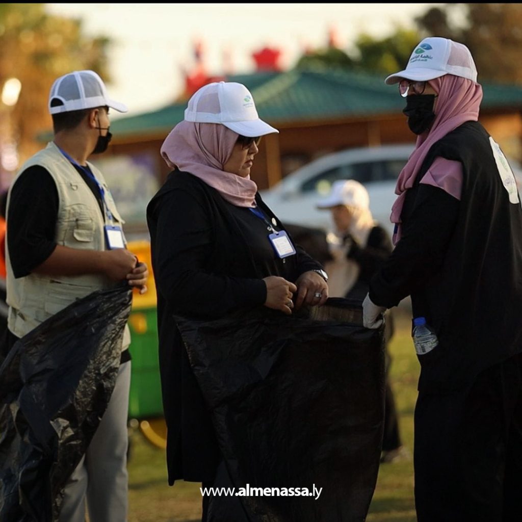 extraaa 8 حملة نظافة تطوعية بحديقة 23 يوليو ببنغازي