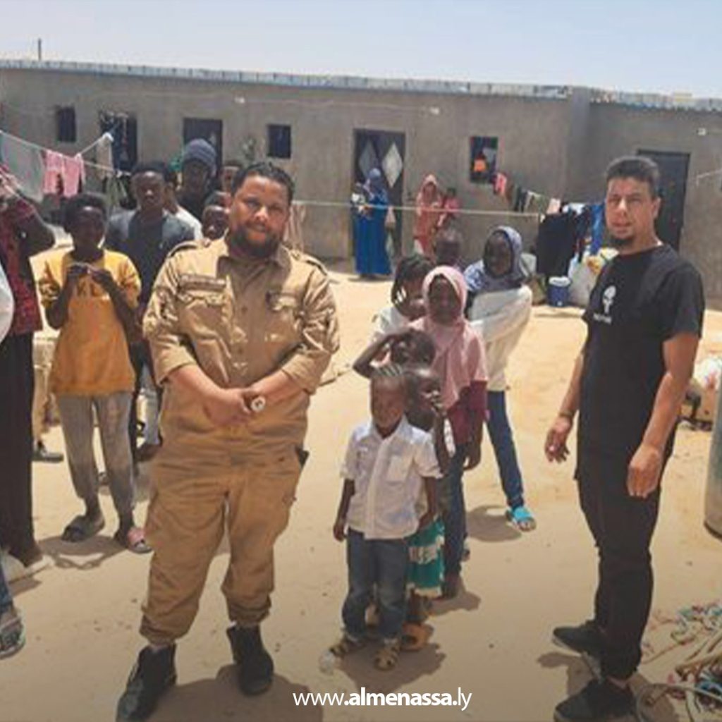 5 4 توزيع مواد غذائية للعائلات السودانية النازحة في اجدابيا