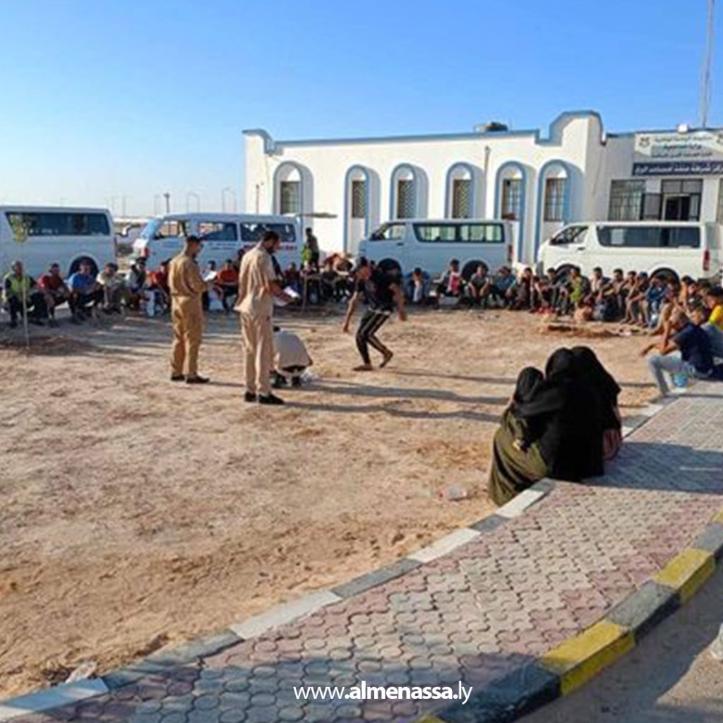 asdas ترحيل 49 مهاجرا عبر منفذ امساعد البري مع مصر