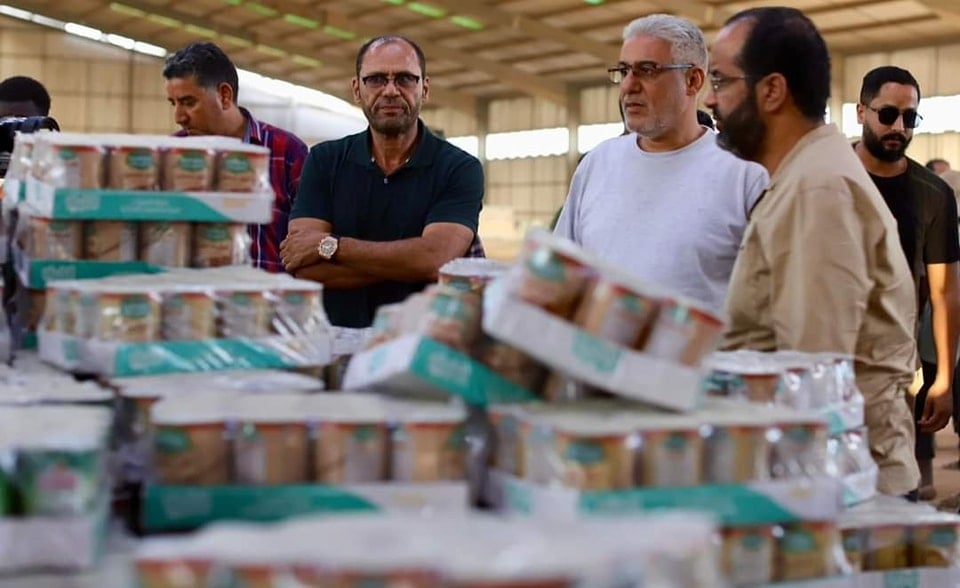 1 14 القوات المسلحة تواصل إرسال المساعدات لأهالي المناطق المتضررة من الفيضانات في غات