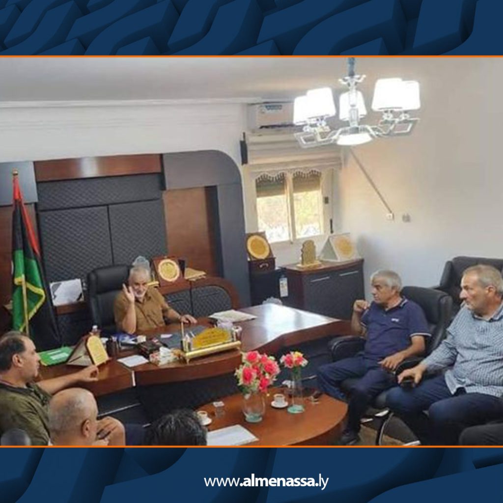 Extra 214 وزير الزراعة يوجه بتشكيل لجنة لمقاومة الجراد الصحراوي