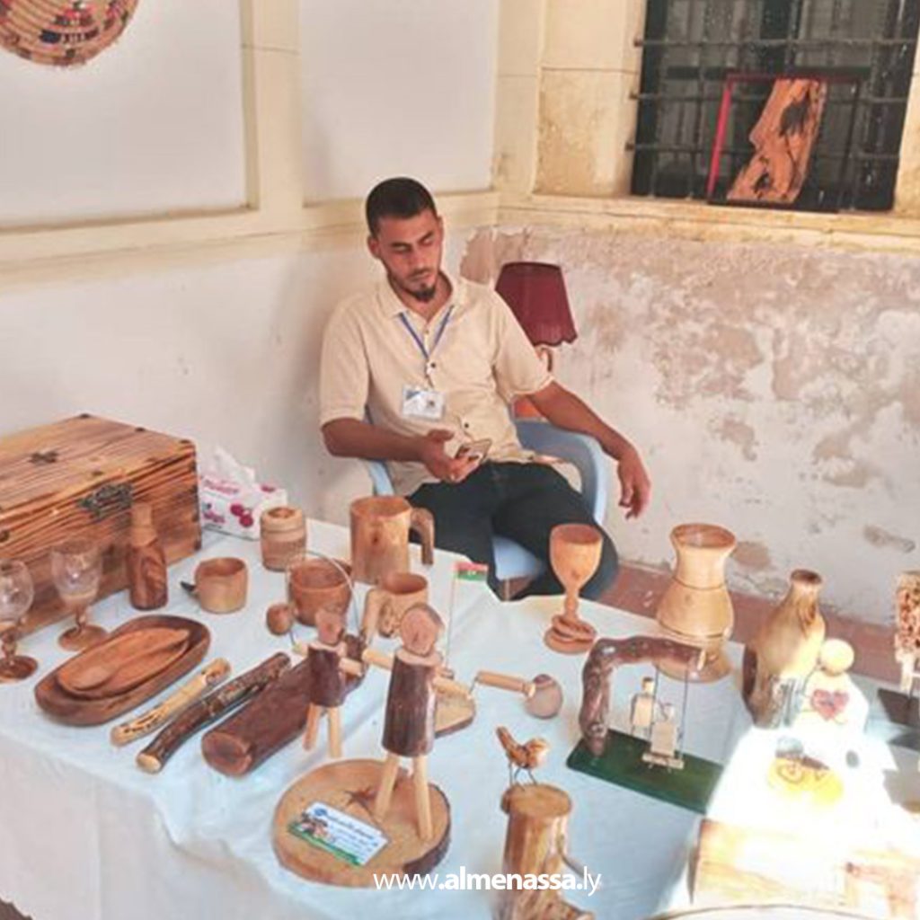 Extra 3 معرض تشكيلي برواق السرايا الحمراء