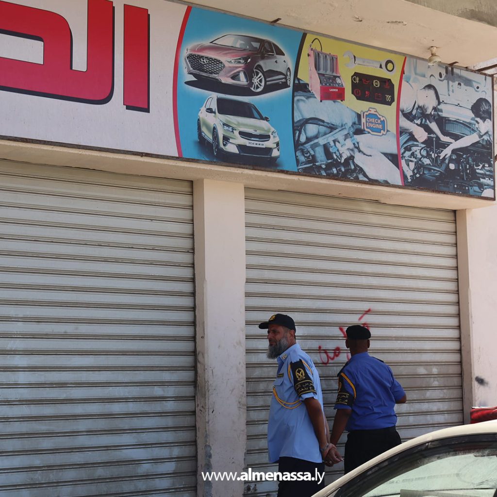 Extra 45 وحدة متابعة الورش الصناعية تُقفل العديد من الورش لاستغلالهم الفضاء العام ومزاولة نشاطهم بدون ترخيص