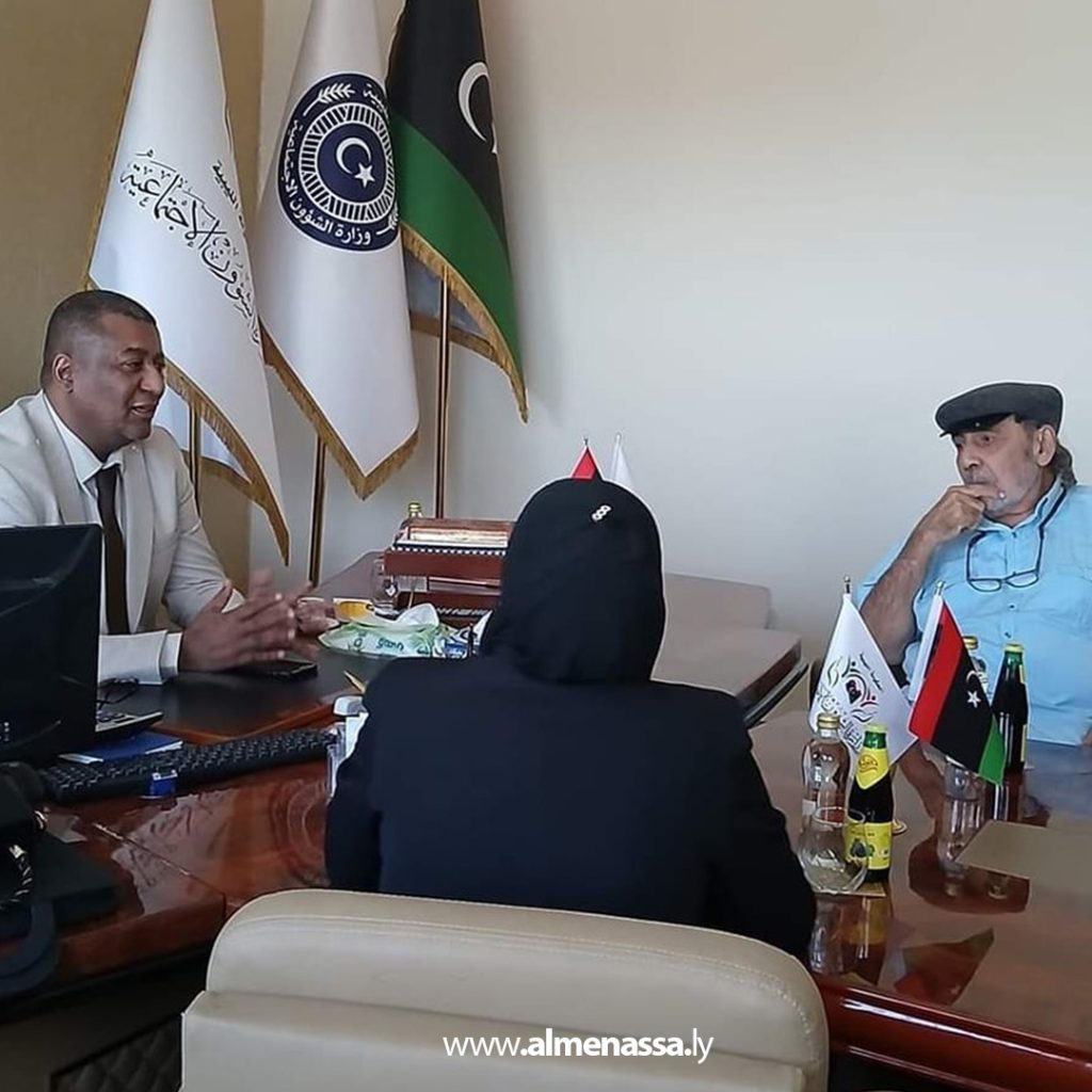 Extra 51 المجلس القومي للمرأة يكرم وزير الشؤون الاجتماعية