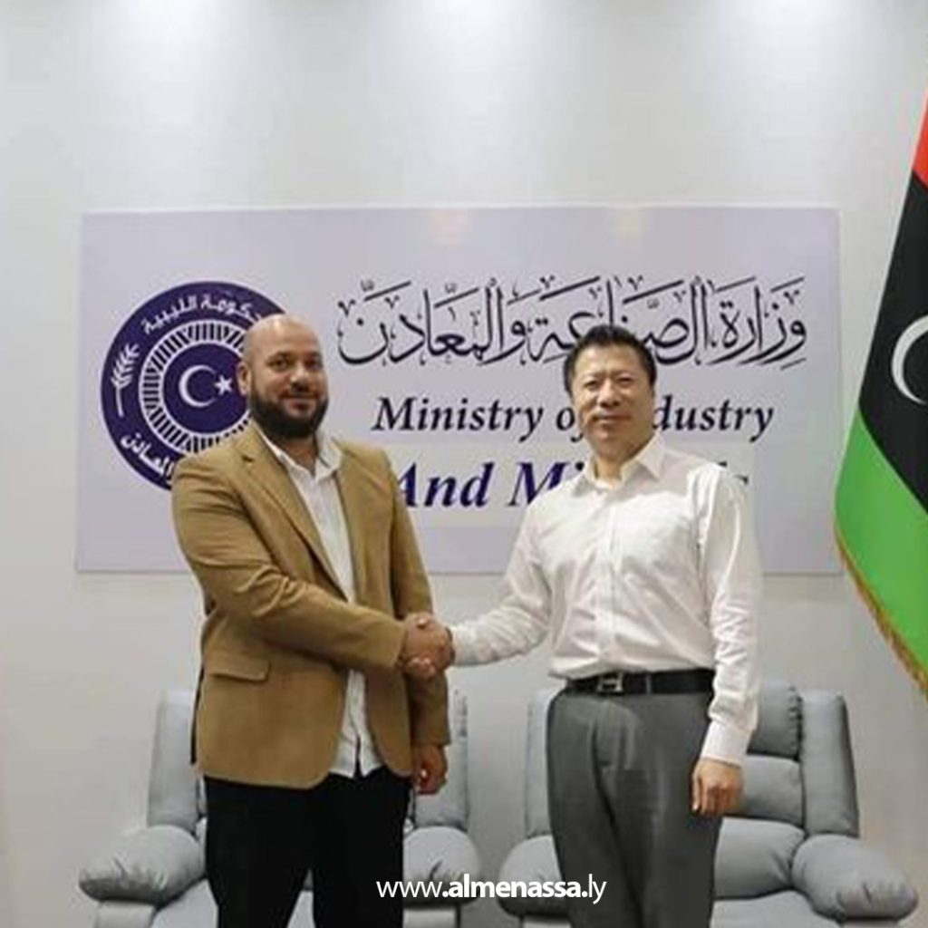 Extraa 133 وزير الصناعة يبحث إعادة تشغيل مصنع الطوب الرملي بسبها