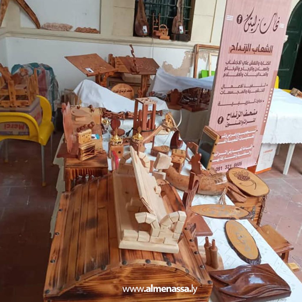Extraaa 1 معرض تشكيلي برواق السرايا الحمراء