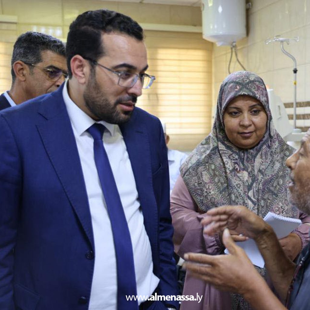 22 13 وكيل وزارة الصحة يتفقد مركز خدمات غسيل الكلى بطرابلس