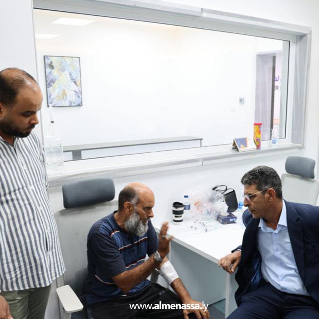 33 23 وكيل وزارة الصحة يتفقد مركز خدمات غسيل الكلى بطرابلس