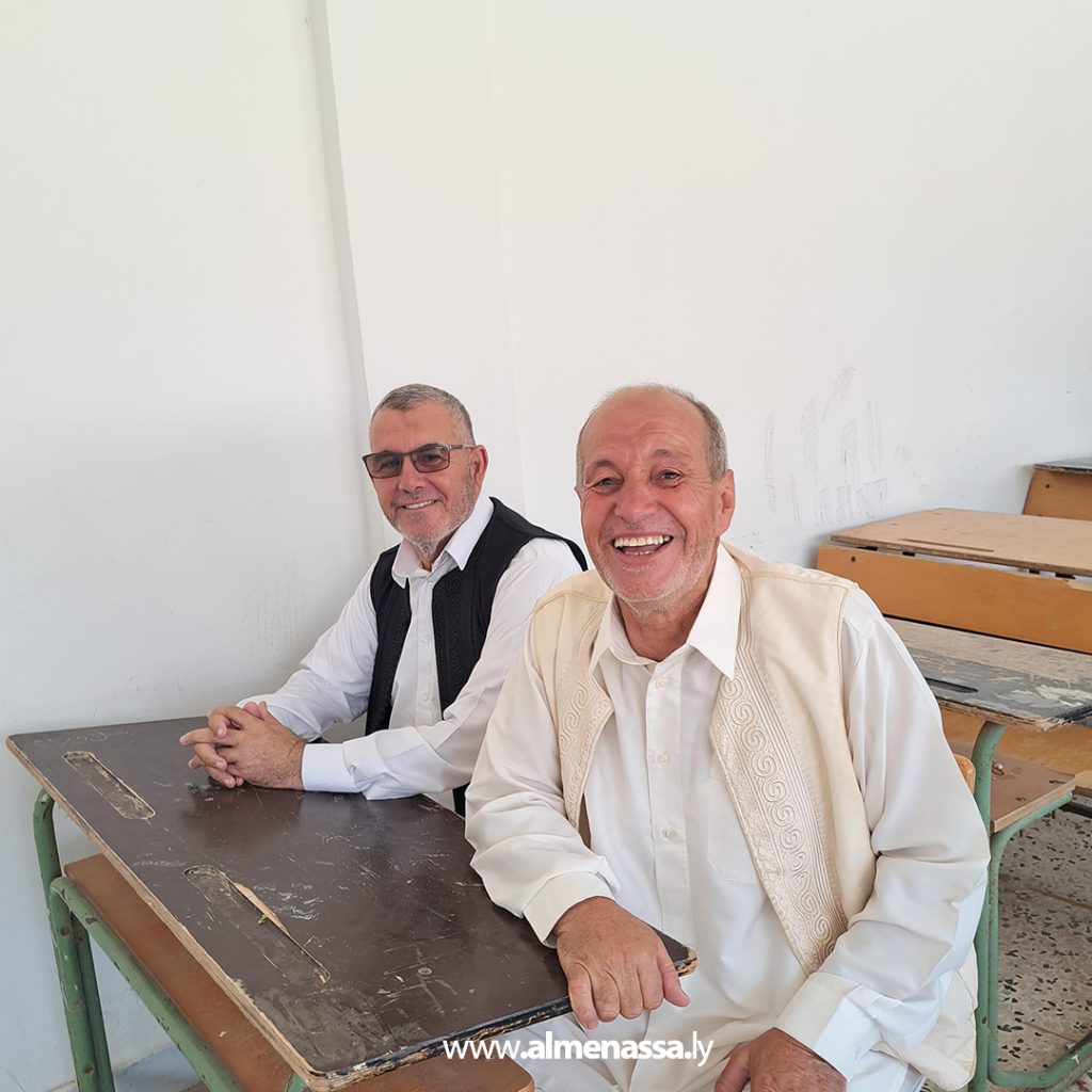 874 1 زوارة.. بعد 44 عاما طلبة شهادة الثانوية 82-81-1981 يجتمعون من جديد