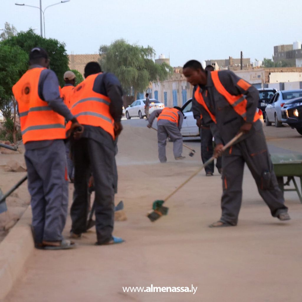 Extra 221 رئيس لجنة الطوارئ يتابع حملة التنظيف الموسعة في سبها