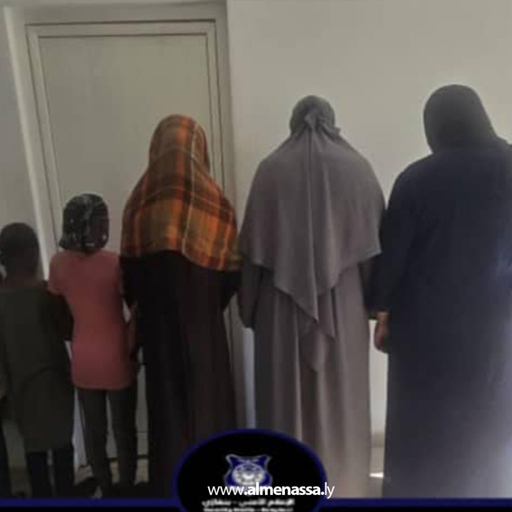 Extra 226 أمن بنغازي.. ضبط عدد من المتسولات بينهم أطفال في شوارع المدينة
