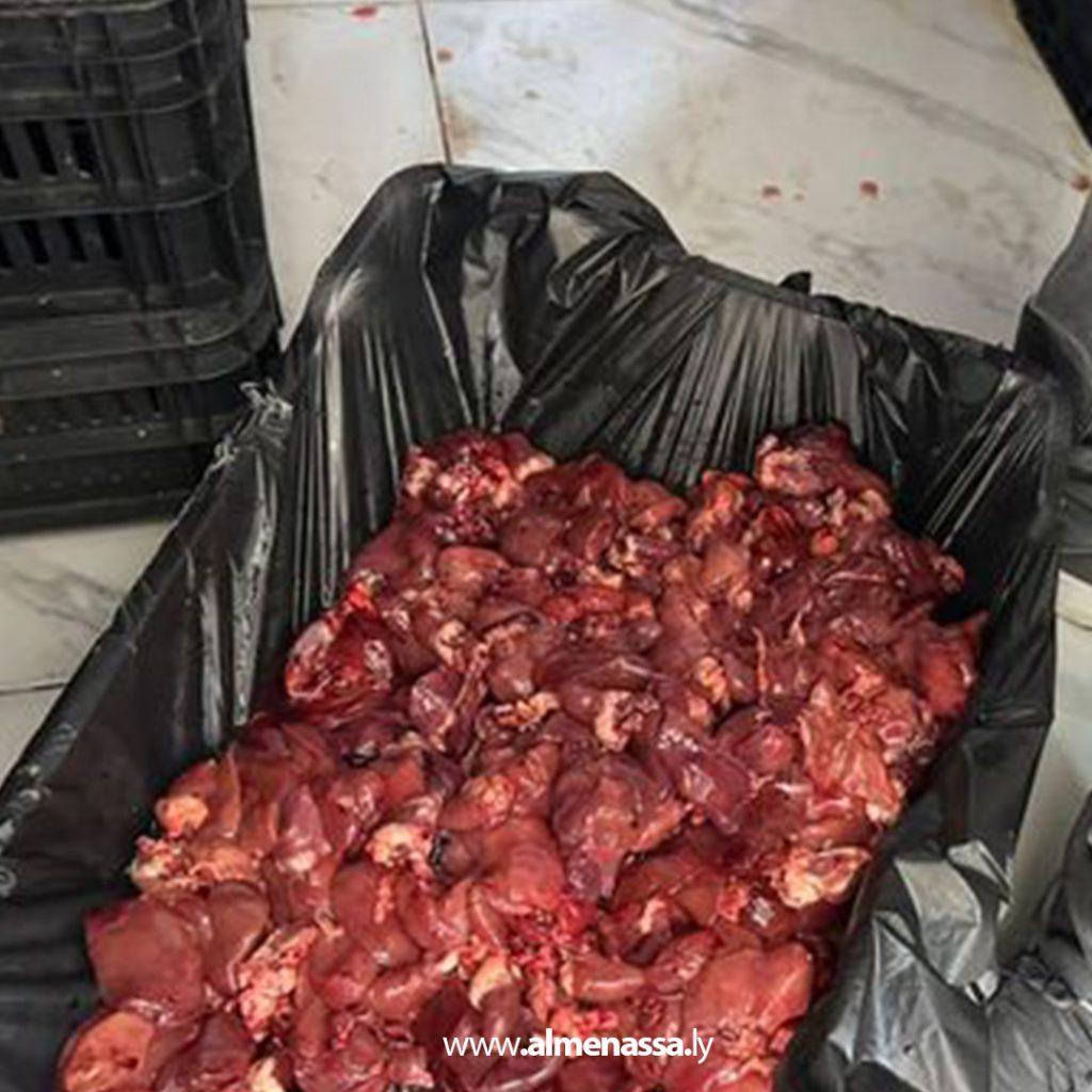 Extra2 216 مفتشو مركز الرقابة يرصدون مخالفات في محال بيع اللحوم بحي الأندلس