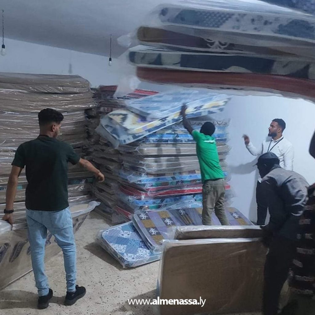 Extra2 225 تواصل توزيع المساعدات على المتضررين في سبها
