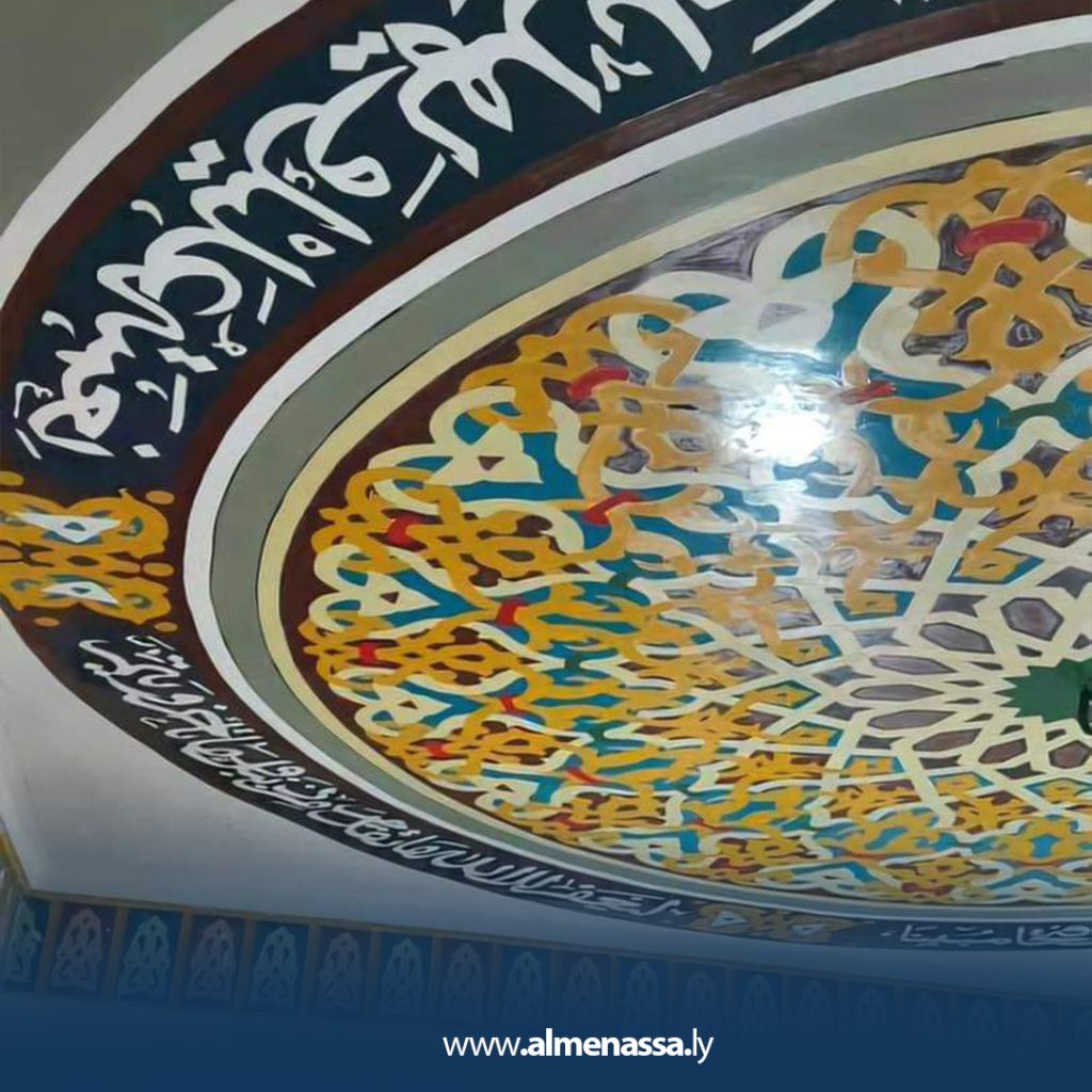Extra2 237 القماطي يعيد صيانة الزخارف الإسلامية في مسجد أبوبكر الصديق بالمرج