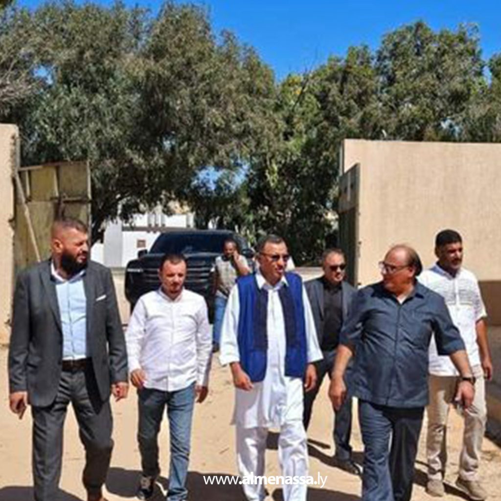 Extra2 242 عميد بلدية سرت يتفقد مدرسة جديدة ويعطي الإذن لإنشاء أخرى