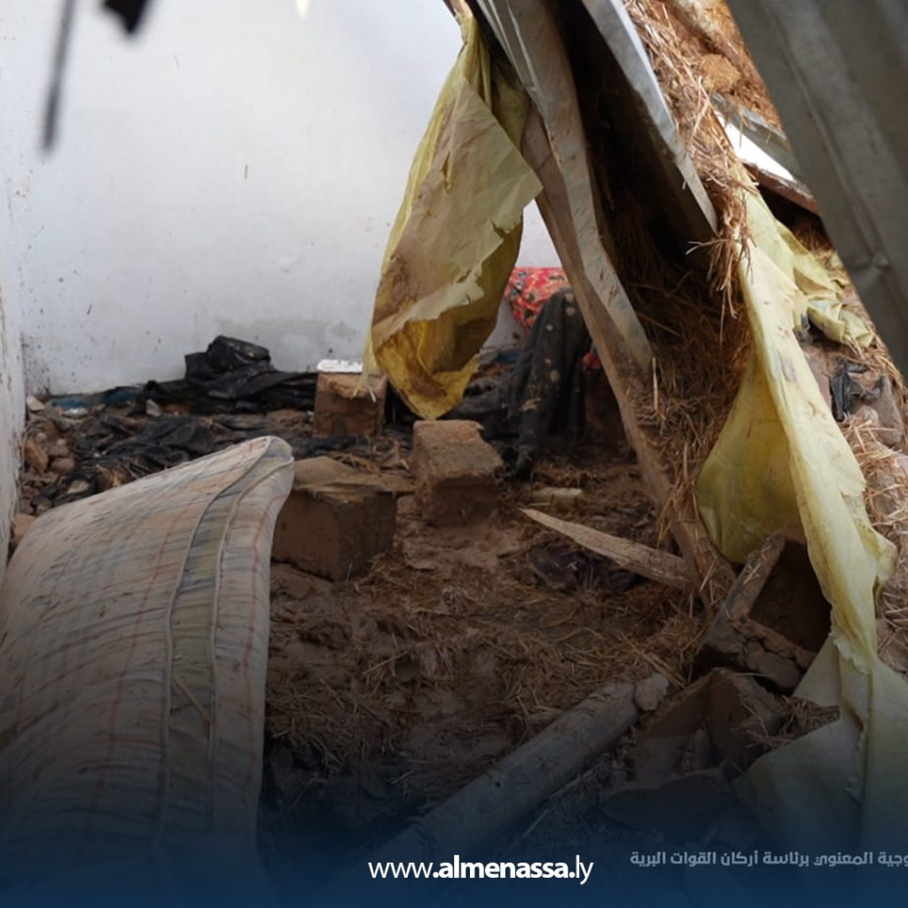 Extra2 98 بناء على توجهات القائد العام .. فرق الإغاثة تطلع على أحوال سكان الجنوب بعد الكارثة
