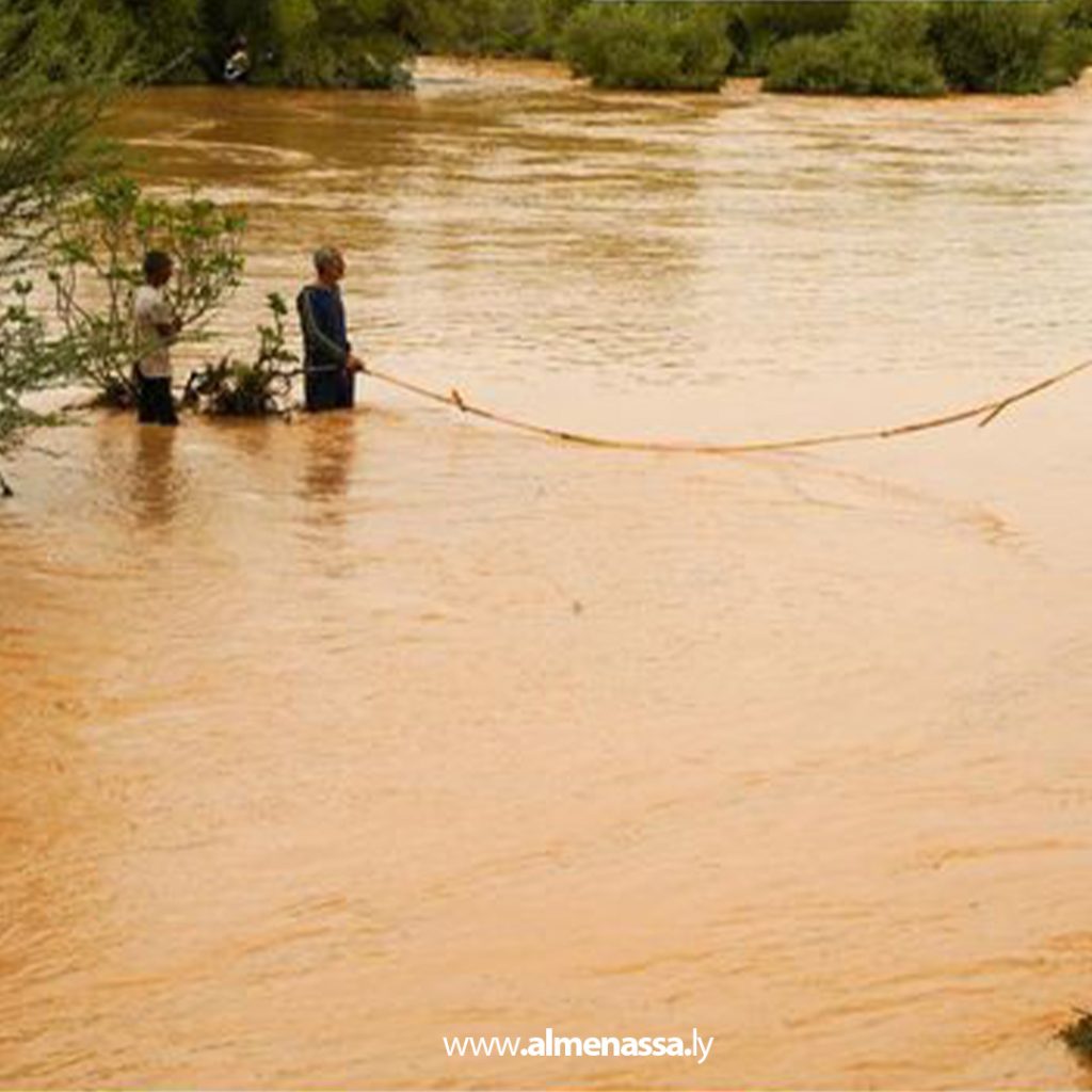 Extra3 106 طب الطوارئ ينقذ شخص غارق في وادي البلاد ببني وليد