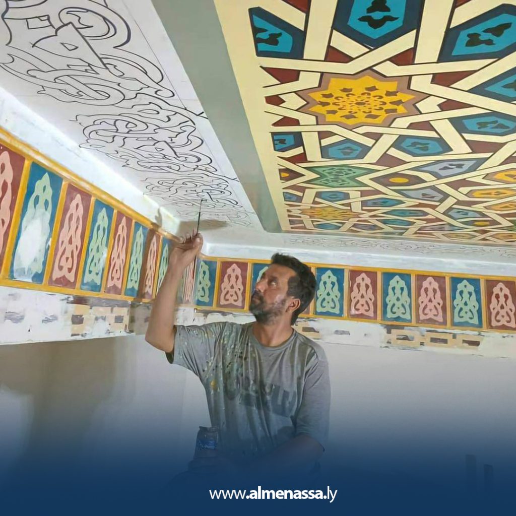 Extra5 51 القماطي يعيد صيانة الزخارف الإسلامية في مسجد أبوبكر الصديق بالمرج