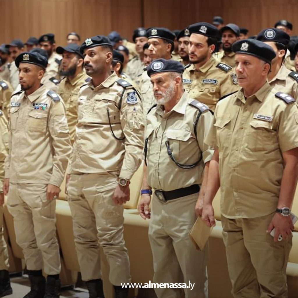 02 32 اللواء صلاح هويدي يبحث مع رؤساء أقسام شرطة النجدة تحسين الأداء الأمني