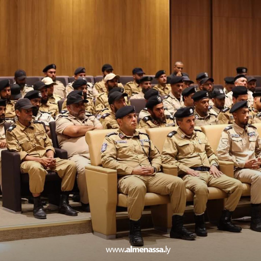 05 11 اللواء صلاح هويدي يبحث مع رؤساء أقسام شرطة النجدة تحسين الأداء الأمني
