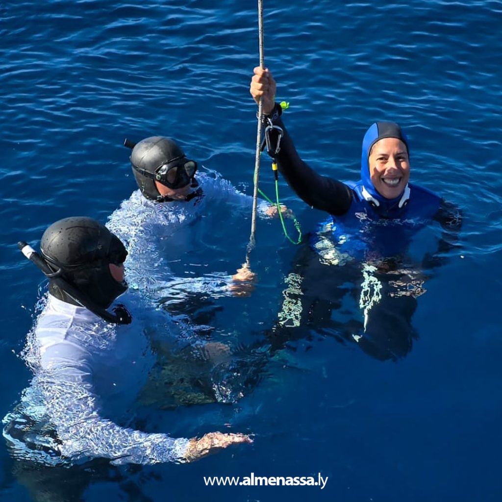 1 1 الليبية فيروز المهدوي تفوز ببطولة غوص عالمية باليونان