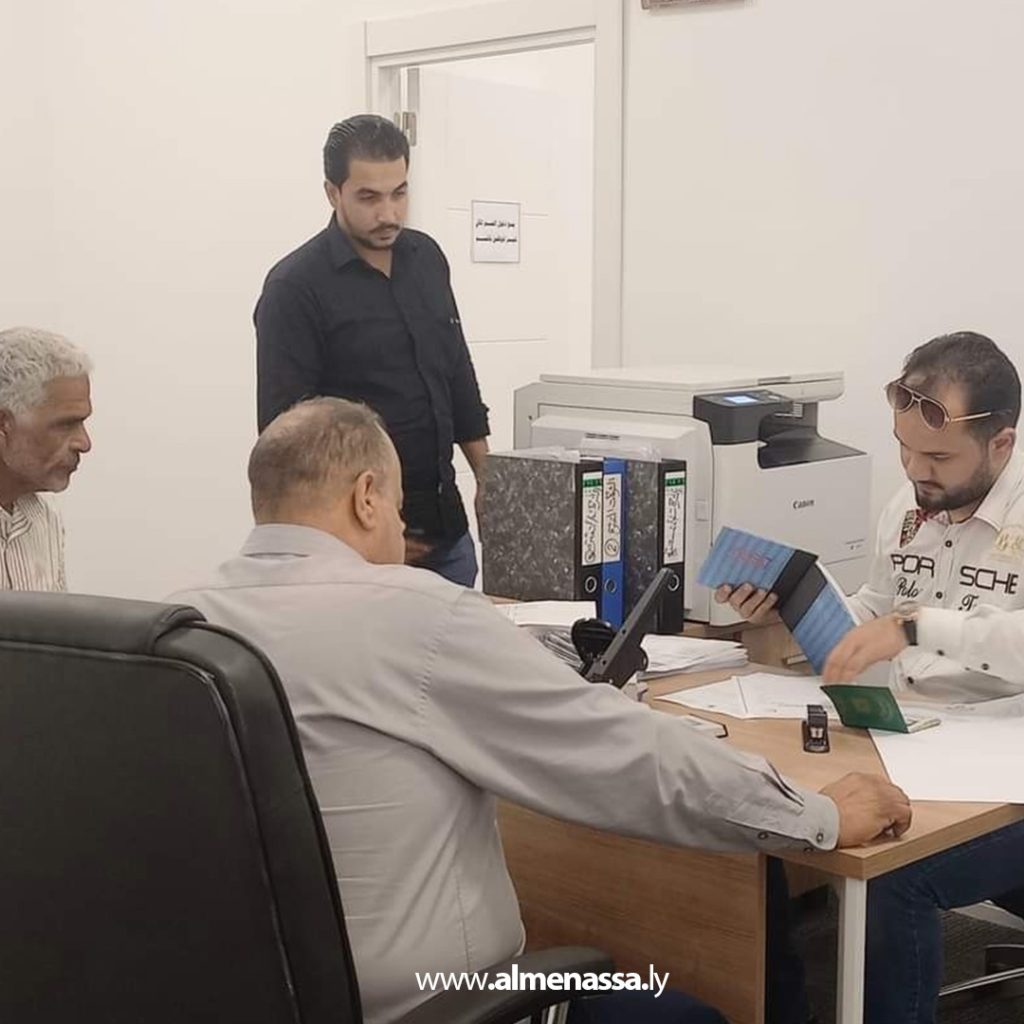 Extra 116 وزارة العمل تواصل تسليم المرتبات للعاملين بالشركات المتعثرة والمنسحبة