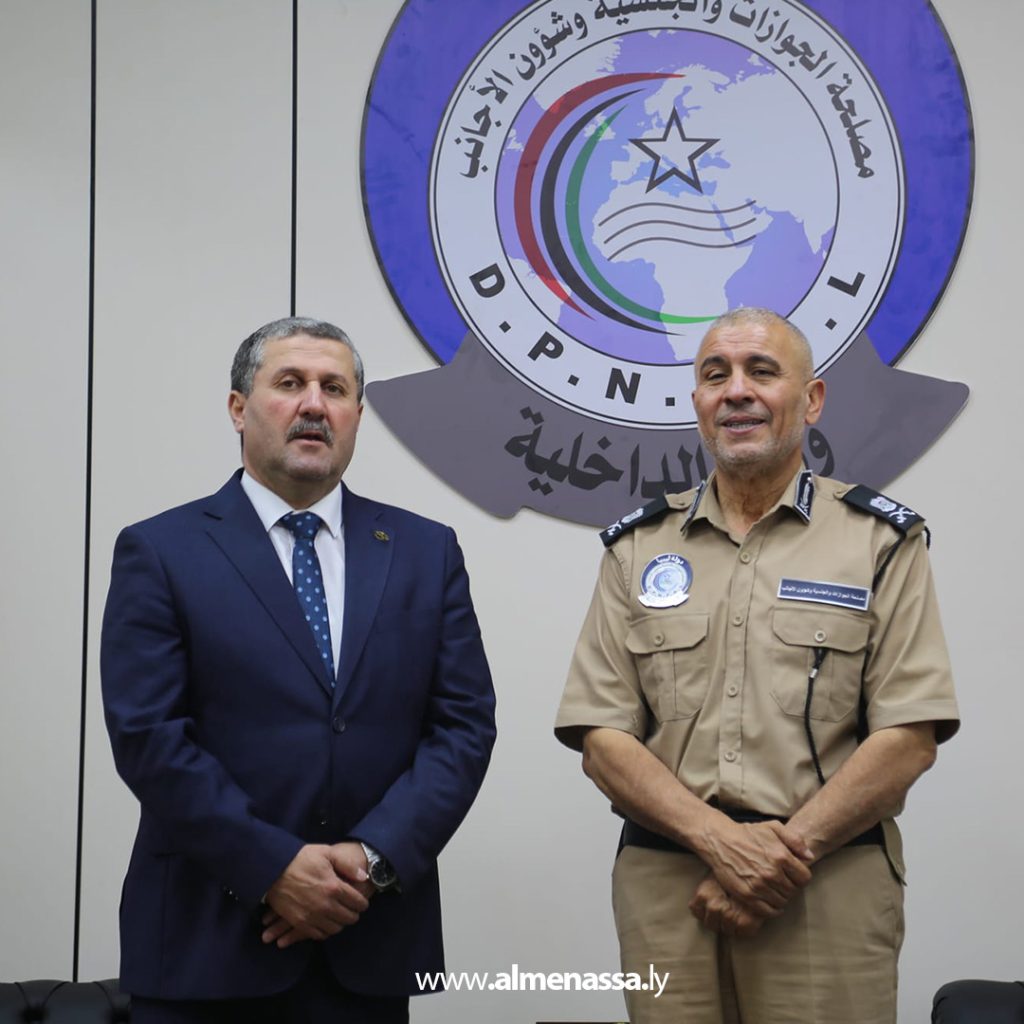 Extra 195 وزير السياحة يبحث مع رئيس مصلحة الجوازات آلية منح التأشيرة الإلكترونية للشركات السياحية المسجلة لدى المصلحة