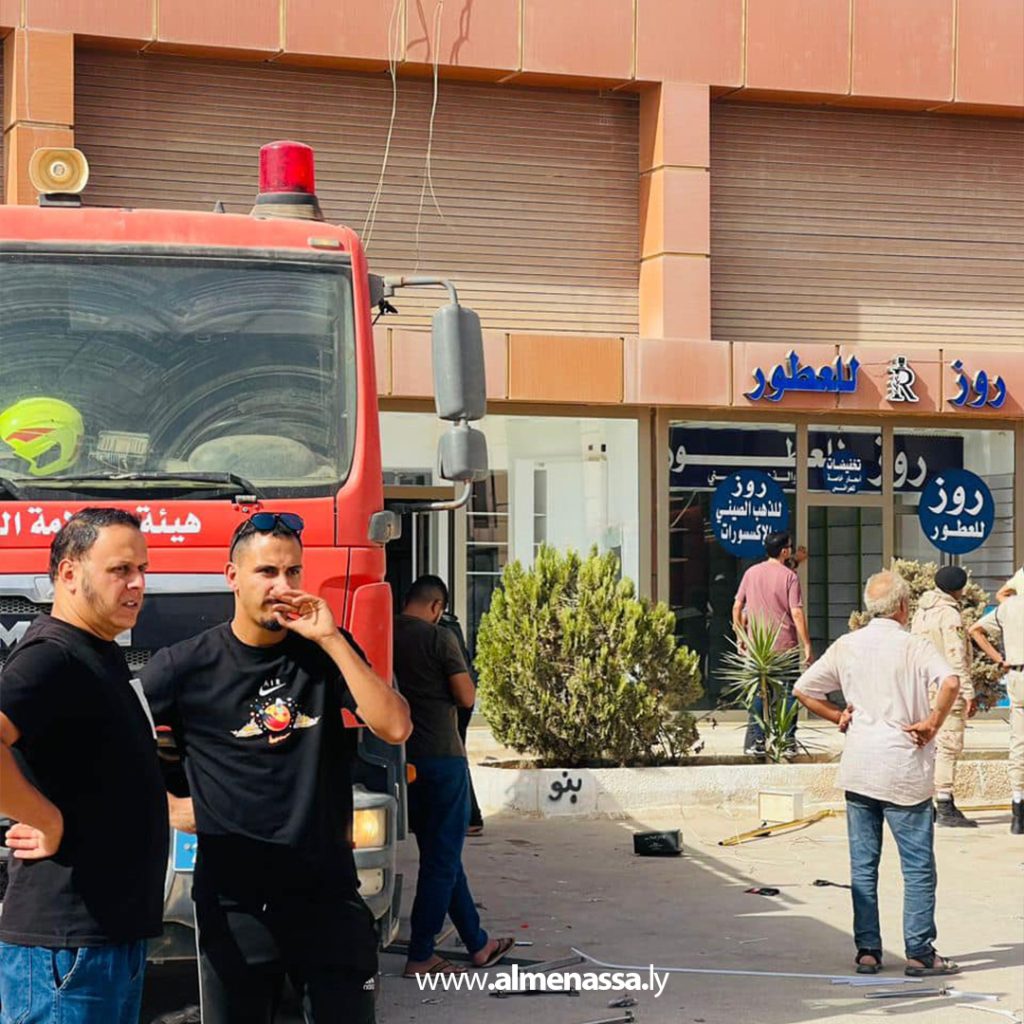 Extra 384 حريق في مول بودزيرة ببنغازي وفرق الدفاع المدني تتدخل لإخماده