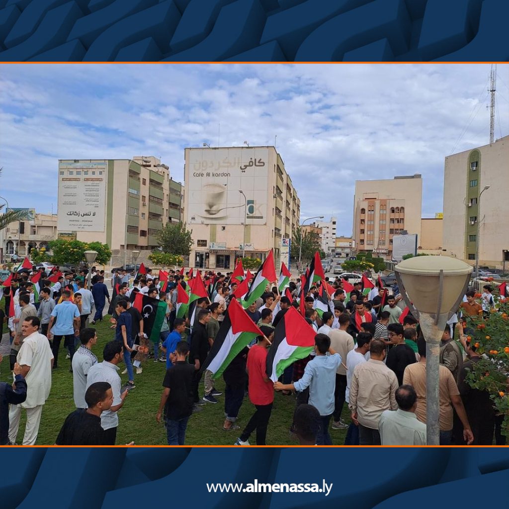 Extra 415 أهالي مدينة زليتن ينظمون وقفة تضامنية لدعم الشعب الفلسطيني