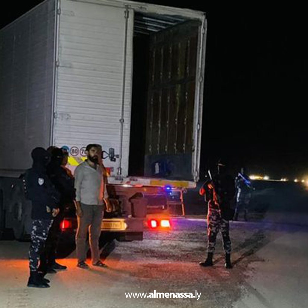 Extra 479 إنفاذ القانون تُطيح بعصابة حاولت تهريب 14 مليون دولار وسبائك فضة