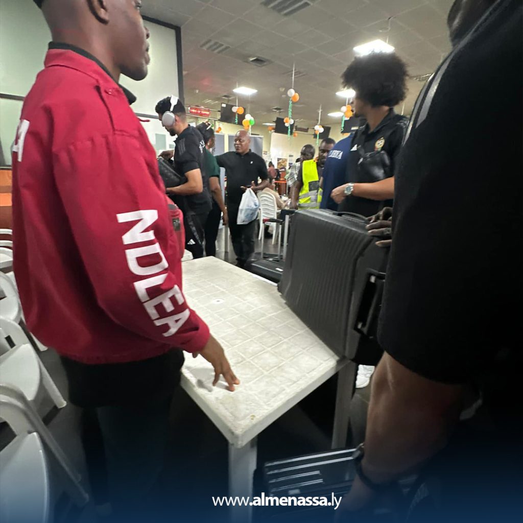 Extra1 31 السلطات النيجيرية عملت إجبارا على تفتيش حقائب بعثة المنتخب الوطني في رحلة العودة