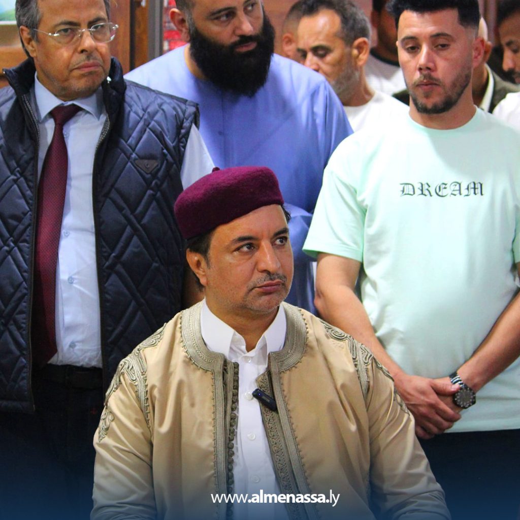 Extra1 49 الدكتور الصديق حفتر يزور دار الوفاء للمسنين ويعد بحل كافة مشكلات الموظفين