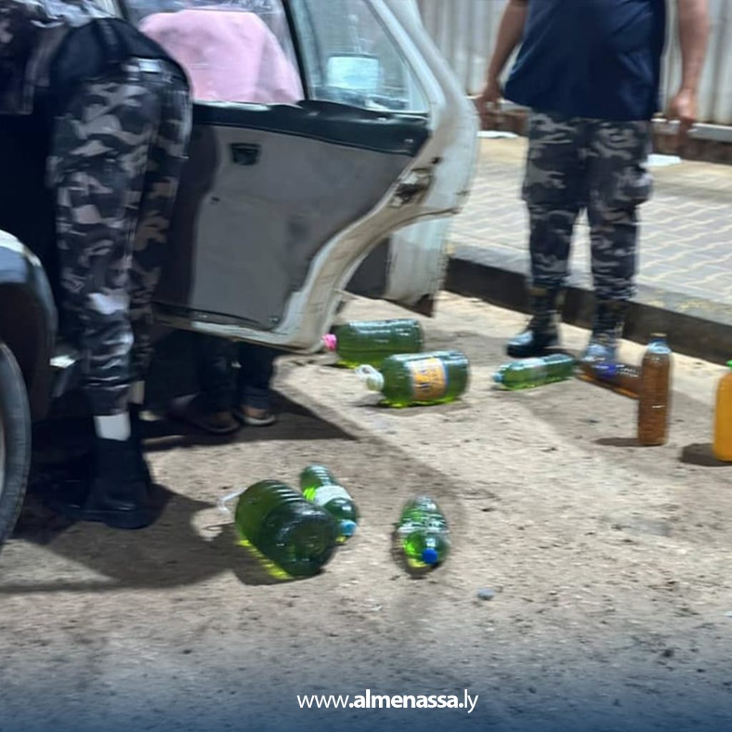 Extra1 90 ضبط كميات من المواد الممنوعة داخل مركبات المسافرين في منفذ رأس إجدير