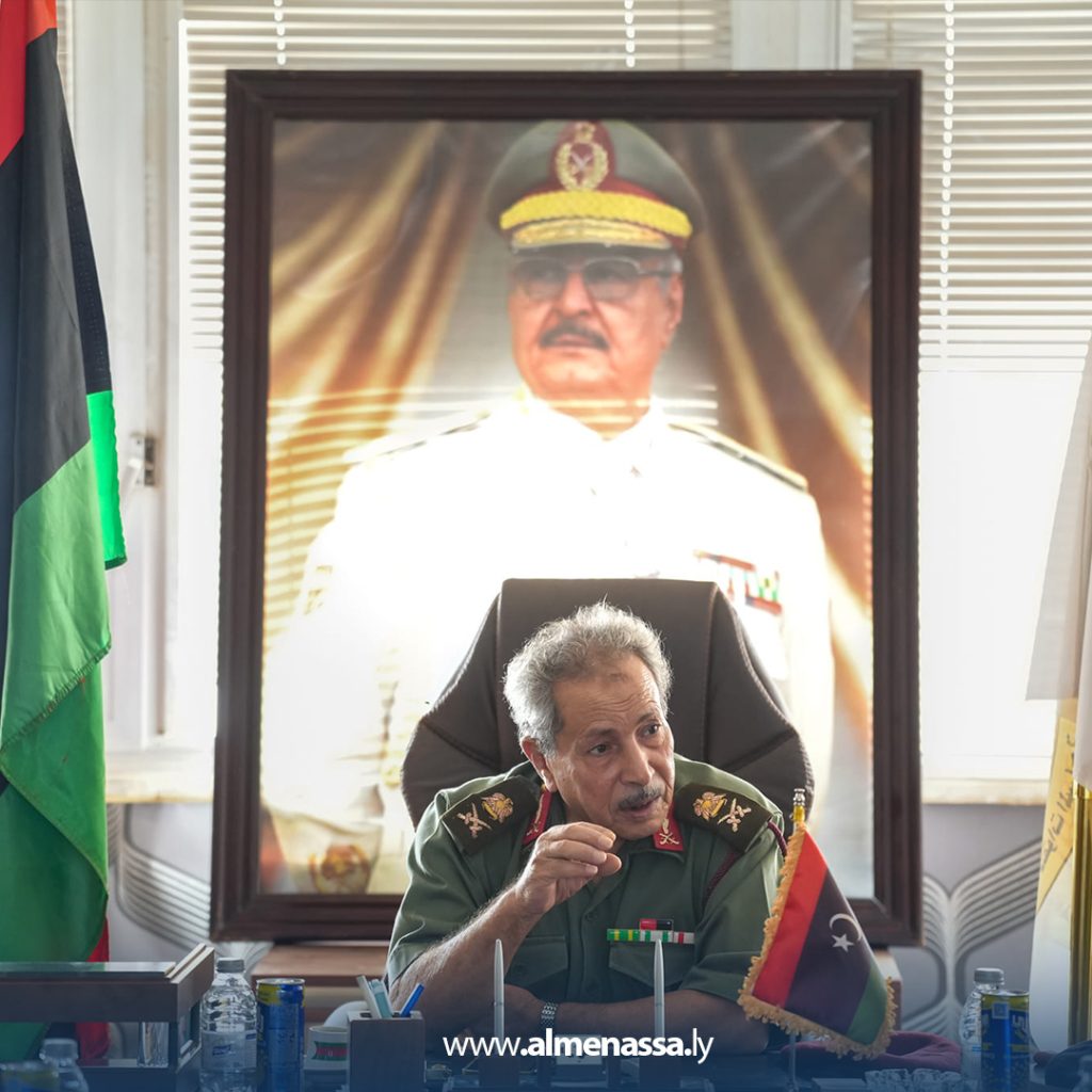 Extra13 12 تسلم واستلام القطاعات الدفاعية في المنطقة العسكرية بنغازي وفقًا لقرار القائد العام