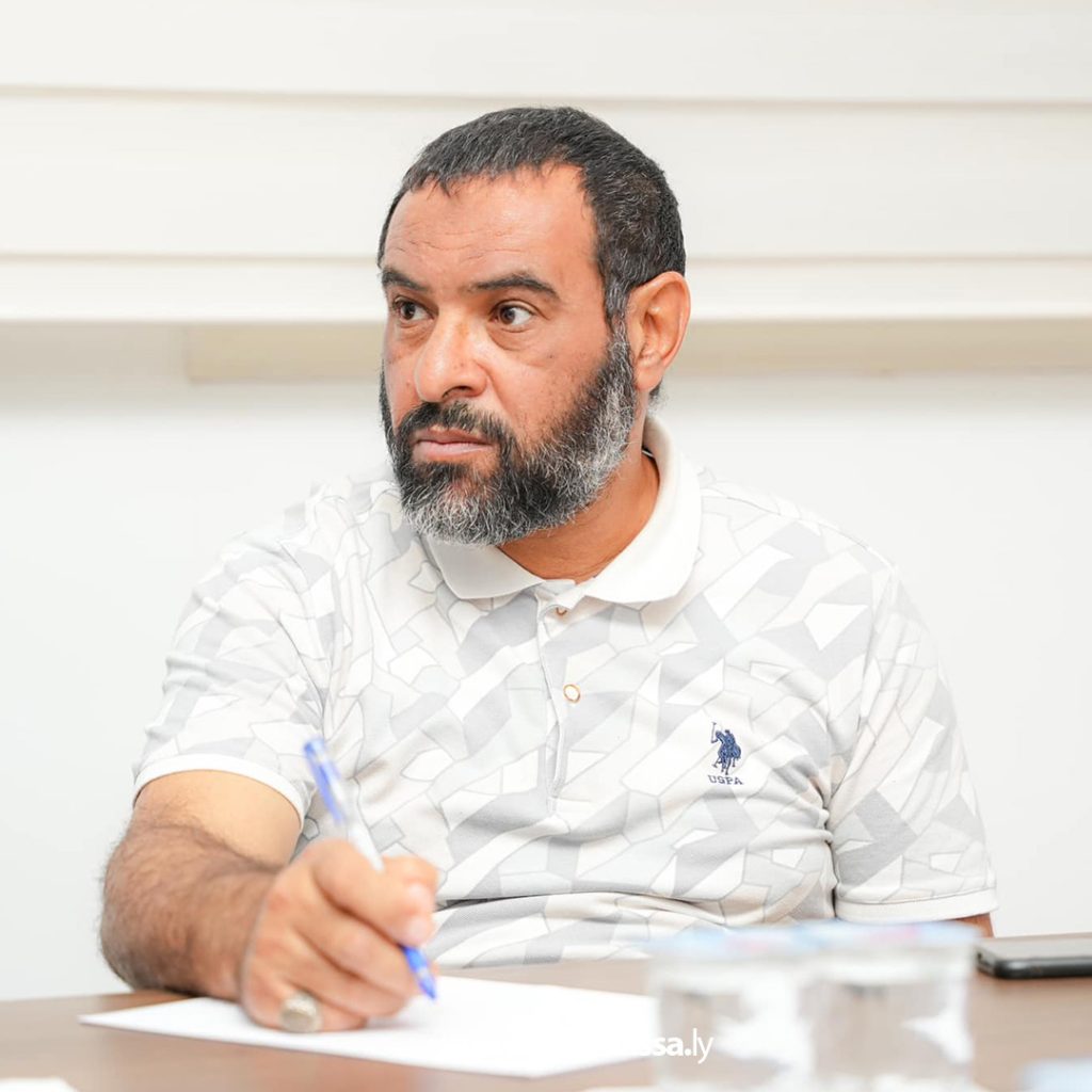 Extra2 110 وزارة الموارد المائية تبحث الاستفادة من مياه النهر الصناعي