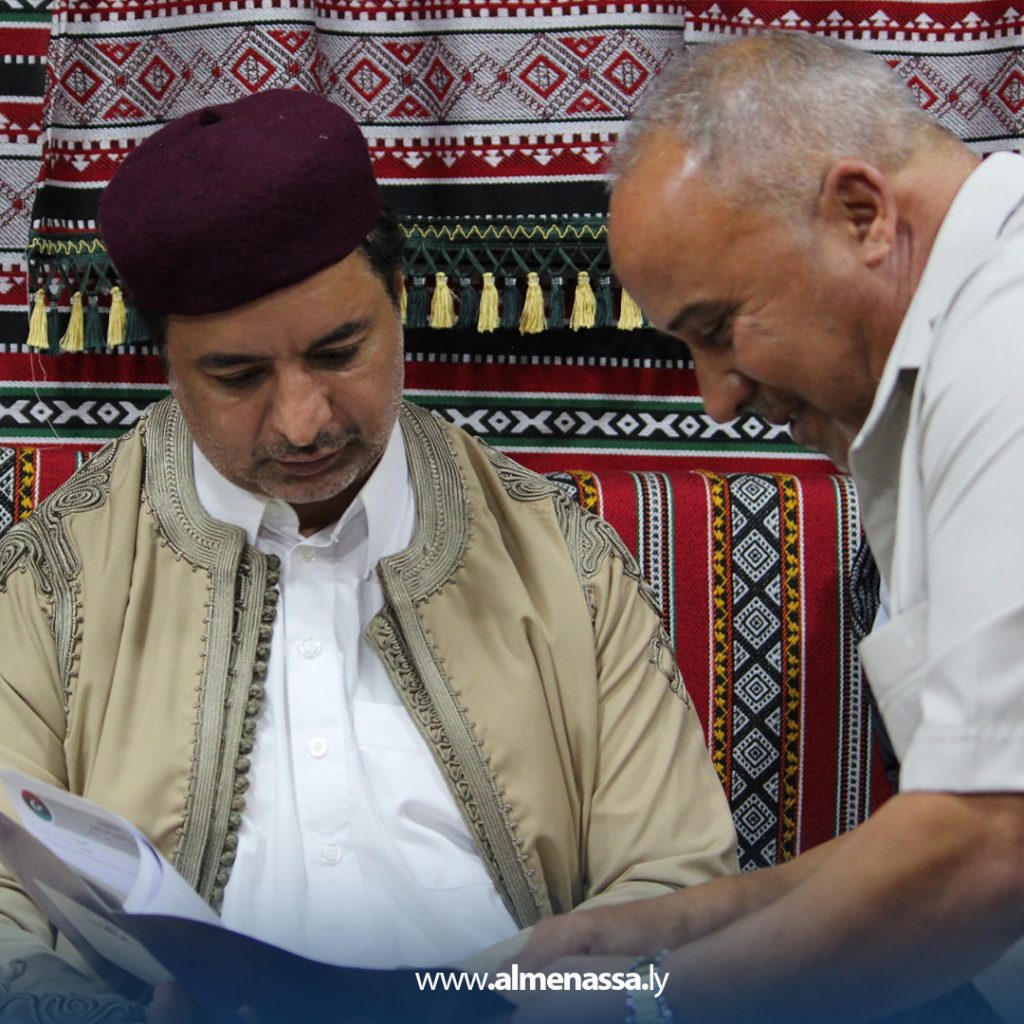 Extra2 310 الدكتور الصديق حفتر يزور دار الوفاء للمسنين ويعد بحل كافة مشكلات الموظفين