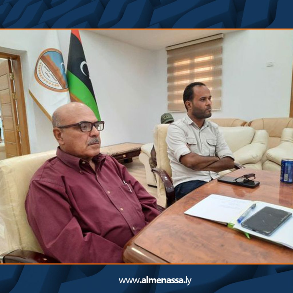 Extra2 355 عميد بلدية سبها يناقش المشاريع الحالية في مجال الصرف الصحي