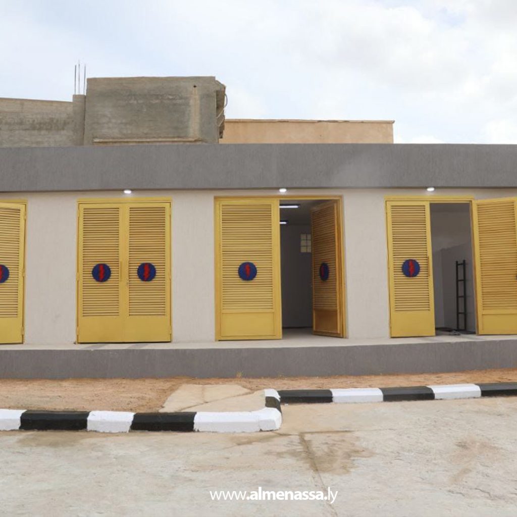 Extra2 445 شركة الكهرباء تستعد لتركيب محطة توزيع مجمع العيادات الذهبي مصراتة