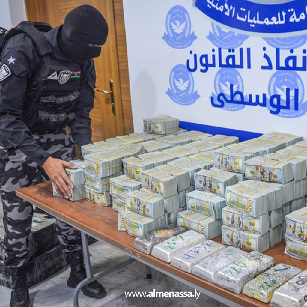 Extra2 446 إنفاذ القانون تُطيح بعصابة حاولت تهريب 14 مليون دولار وسبائك فضة