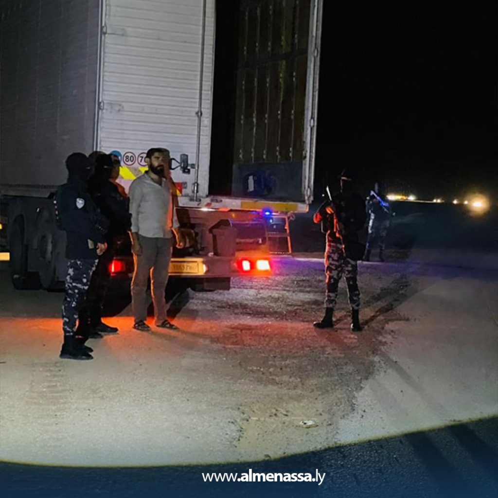 Extra2 452 إدارة إنفاذ القانون تطيح بتشكيل عصابي متخصص في تهريب العملات الأجنبية والمعادن الثمينة
