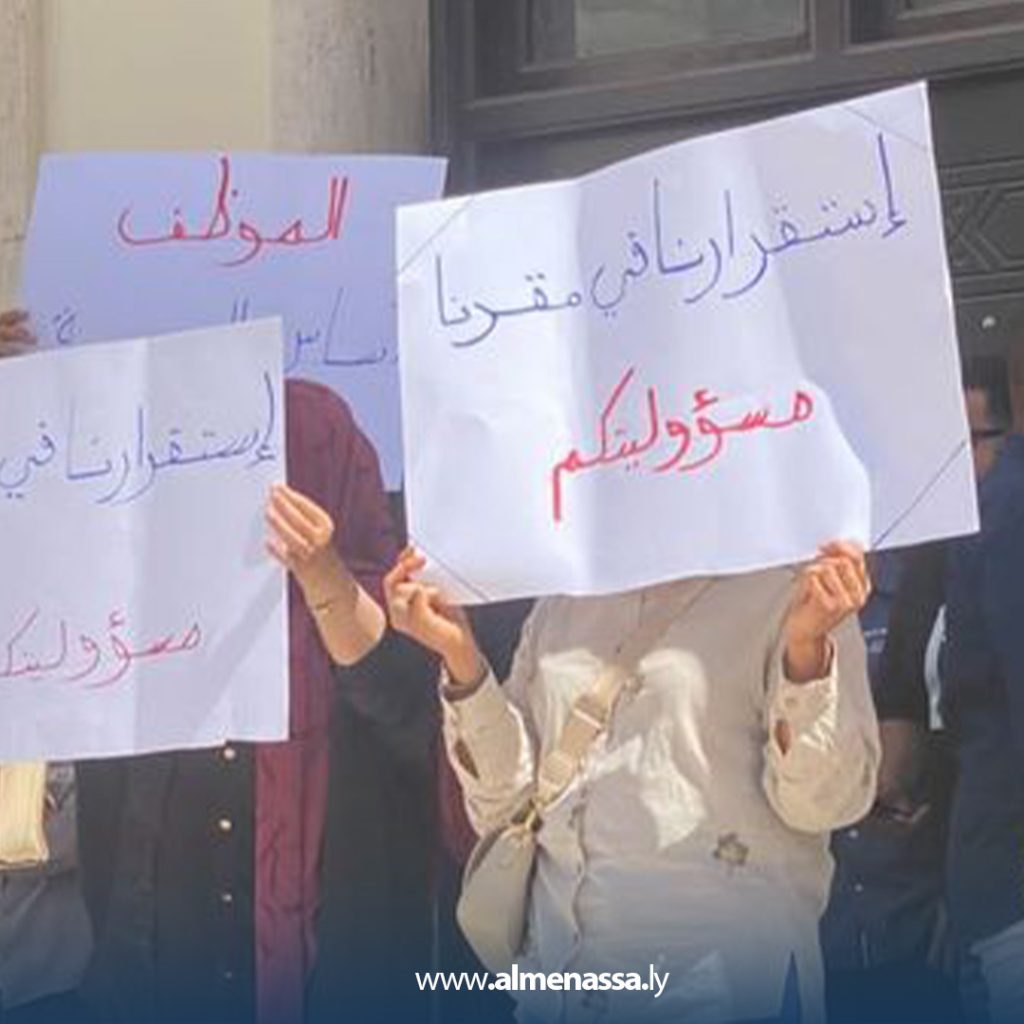 Extra2 49 موظفو التنمية المجتمعية يحتجون على قرار إخلاء مقرهم في طرابلس