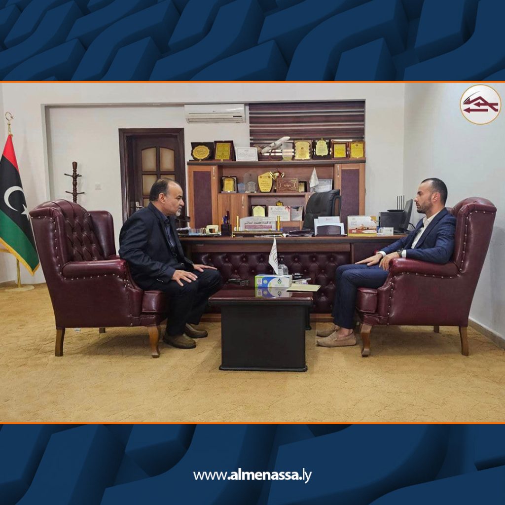 Extra2 569 مدير إدارة الشؤون الإدارية والمالية بوزارة الطيران يزور شركة الخطوط ببنغازي