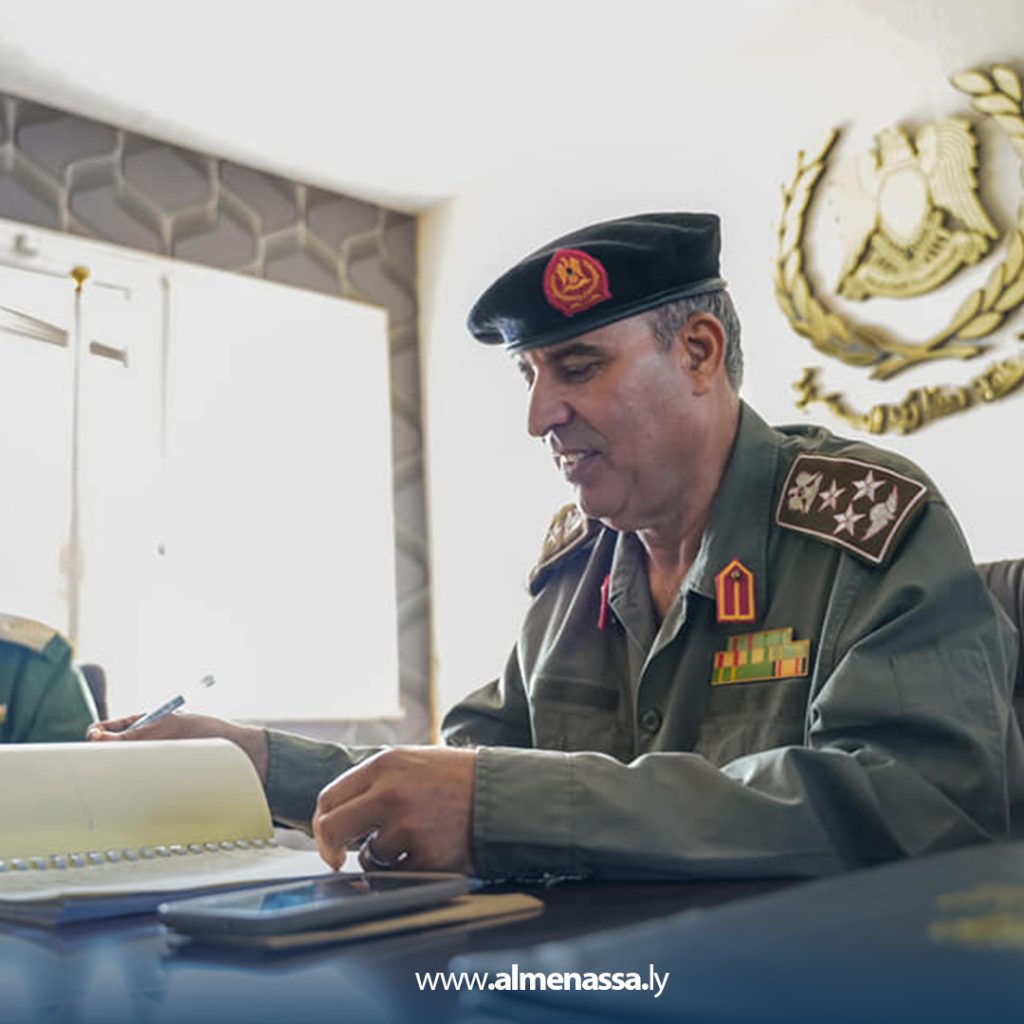 Extra2 577 تسلم واستلام القطاعات الدفاعية في المنطقة العسكرية بنغازي وفقًا لقرار القائد العام