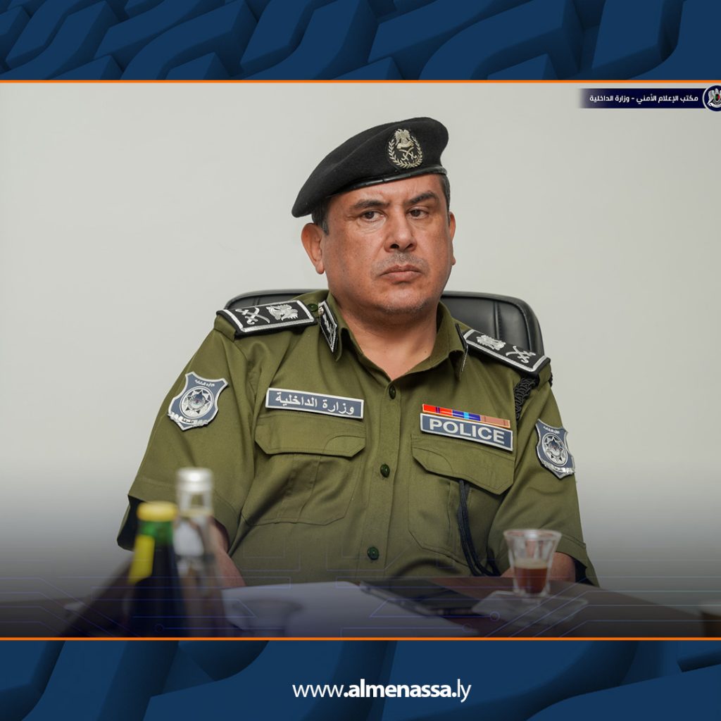 Extra3 131 أقعيم يطّلع على التقارير الأمنية الخاصة بمديريات أمن الجنوب