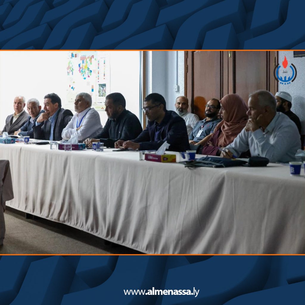 Extra3 209 مؤسسة النفط تستعرض الدراسات الاستكشافية لمركز بحوث النفط