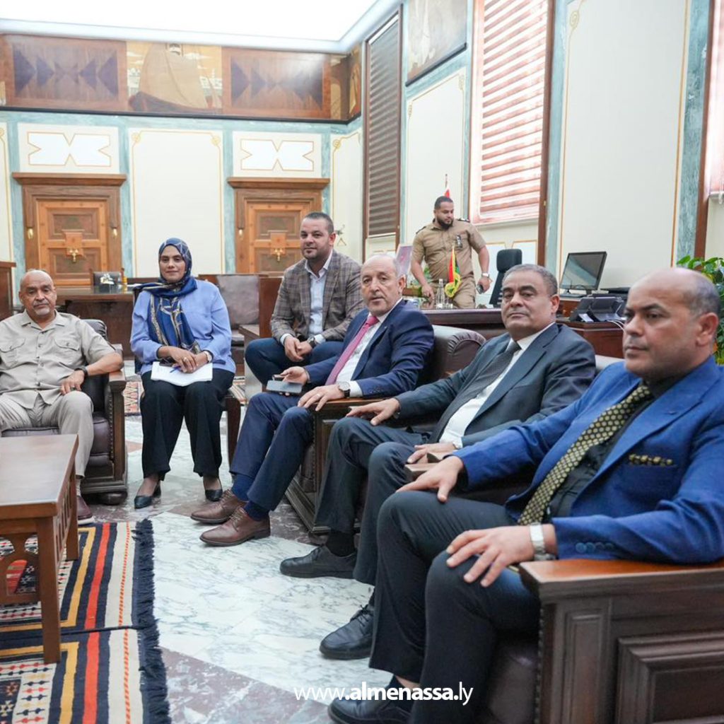 Extra3 21 المحافظ ناجي عيسى ونائبه مرعي البرعصي يستلمان مهامهما رسمياً بمصرف ليبيا المركزي