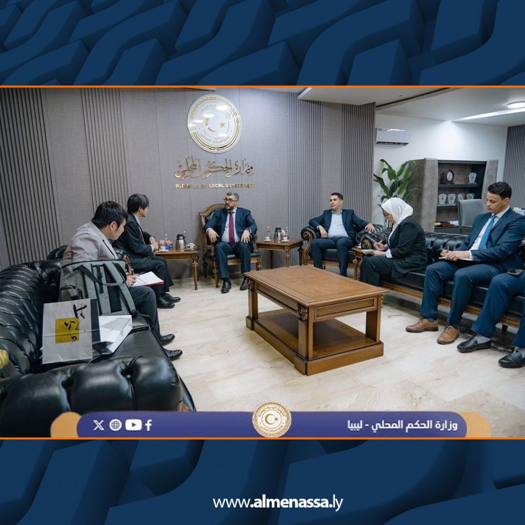 Extra3 76 وزير الحكم المحلي يستقبل السفير الياباني بديوان الوزارة