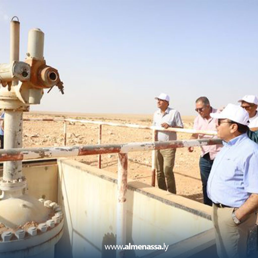 Extra4 105 بن شتوان يتابع ميدانياً مشروع استبدال خط الشحن في حقل السرير