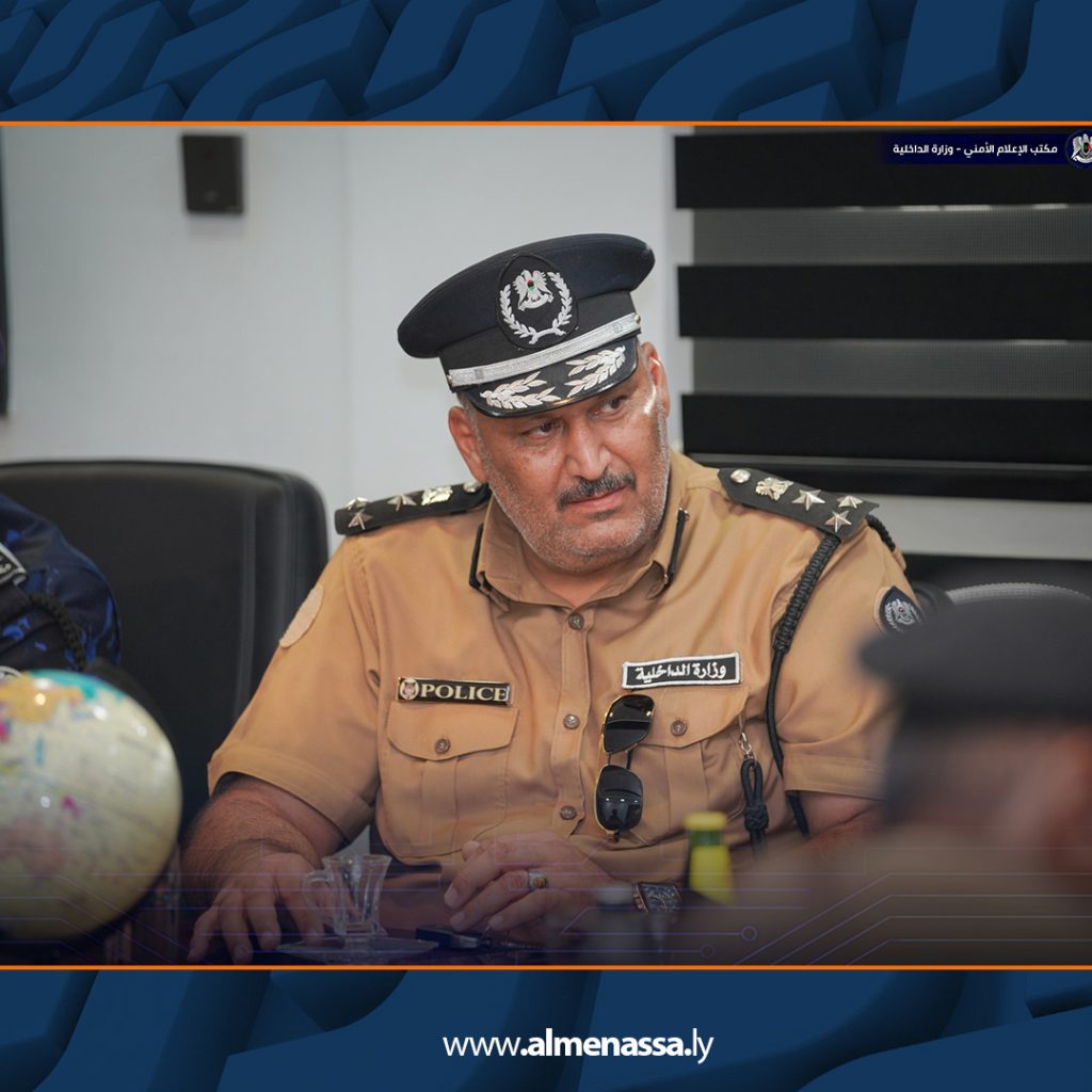 Extra4 91 أقعيم يطّلع على التقارير الأمنية الخاصة بمديريات أمن الجنوب