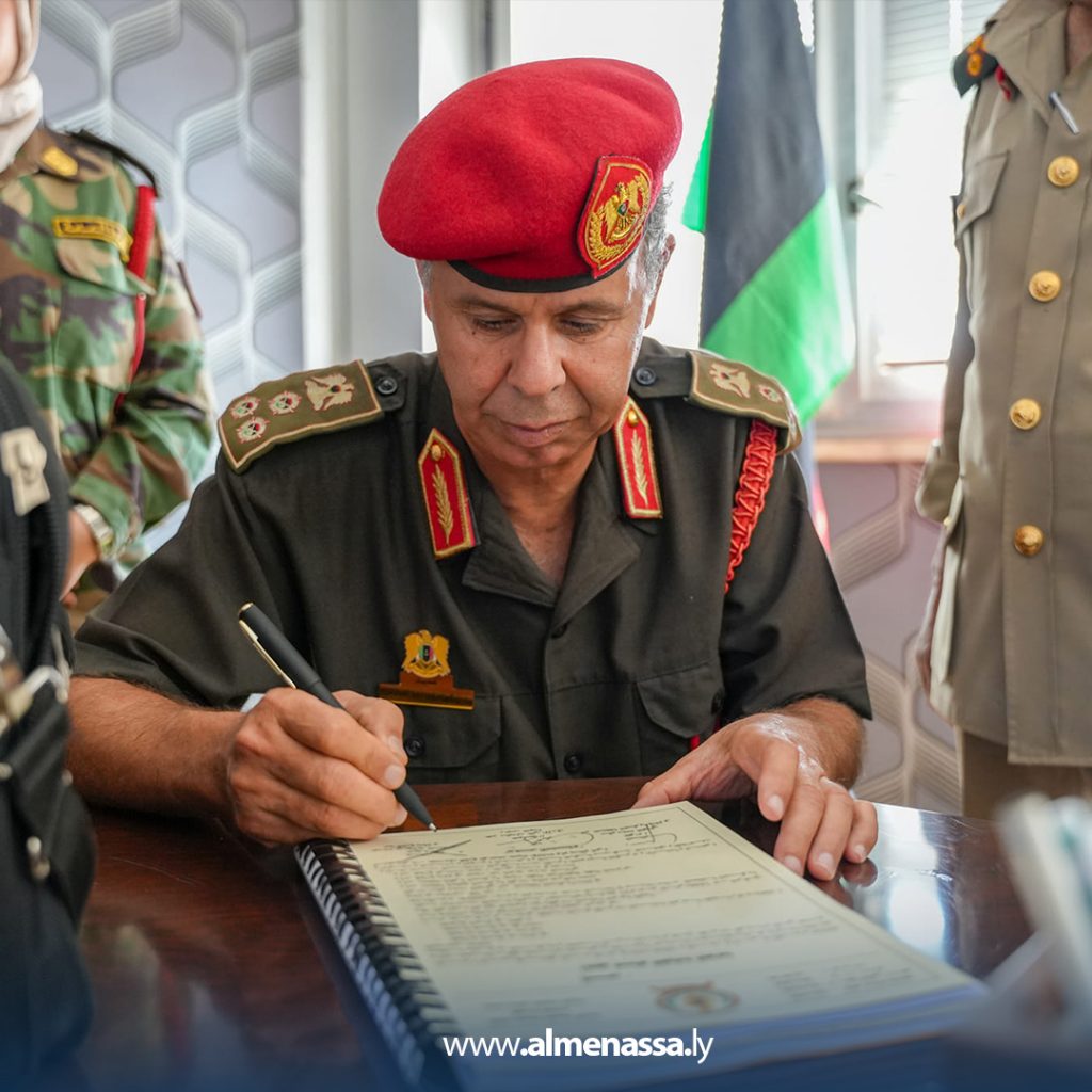 Extra6 110 تسلم واستلام القطاعات الدفاعية في المنطقة العسكرية بنغازي وفقًا لقرار القائد العام